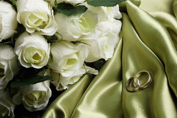24 года браку – атласная свадьба: символика названия, празднование, подарки