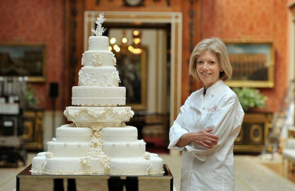 Кусок торта со свадьбы принцессы Дианы продан на аукционе